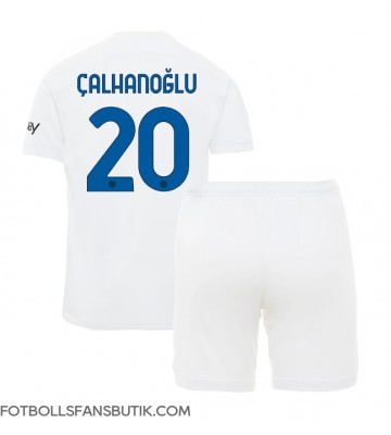 Inter Milan Hakan Calhanoglu #20 Replika Bortatröja Barn 2023-24 Kortärmad (+ Korta byxor)